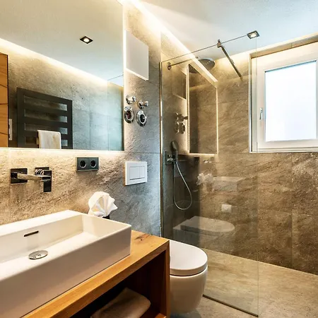Black Forest Luxury Baerenhoehle Mit Sauna *